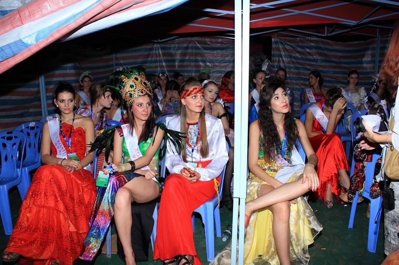 С QL]I)MR5MD{KDCD1X2C{J5D.jpg