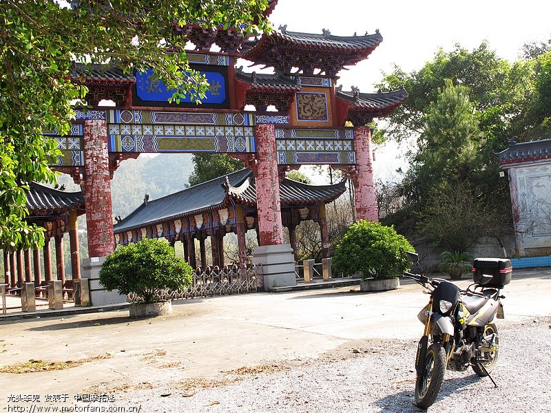 �����~����