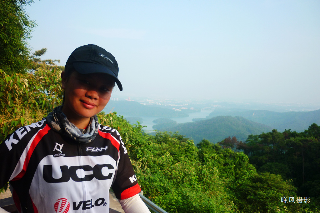 ���ڵ���ɽ���������ľ�ɫ�ڶ��尡