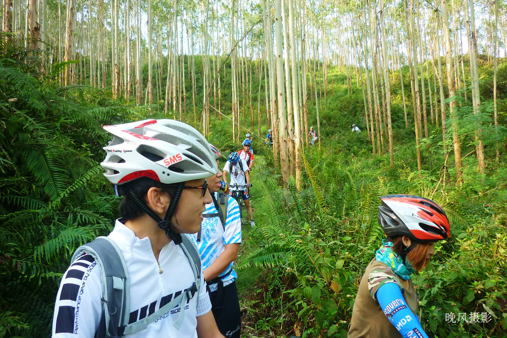 �������Ǳ߲Ŷ��أ�