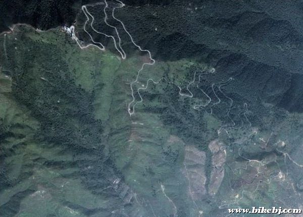 ��Ƭɽ���ǵ�ͼ����ɫ������������ɽ��·