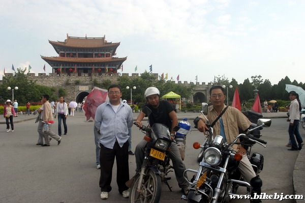 �ڱ����Ĵ�Ħ�г��Ѻ�Ӱ