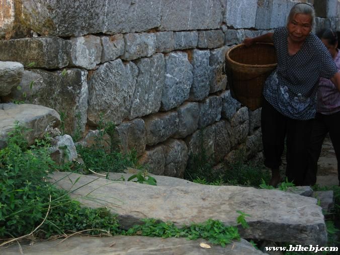 ���ϵ�ʯ��·