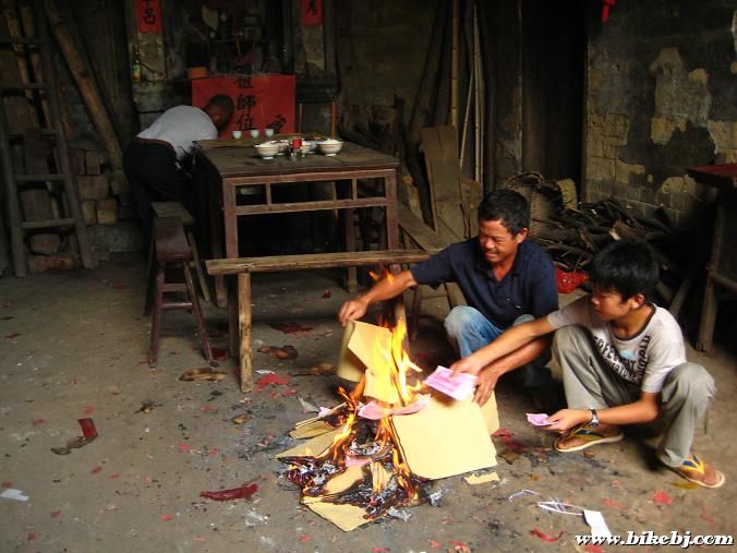 �������ļ��죬��Ҷ�Ҫ�������ϵؼ�������