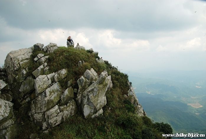 ����׳���Ĵ���ɽʯ��