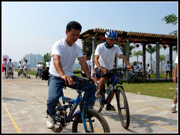 ������Բ�ַ�ͬ�ؾ���