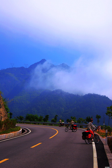 ��;����5