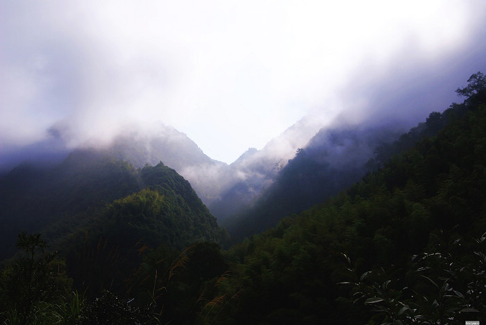 ��;����3