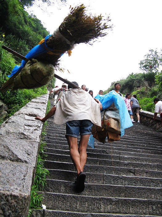 ��˵�е�̩ɽ��ɽ��