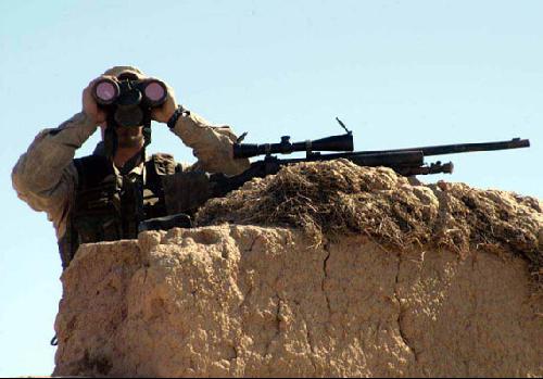 פ�������ѻ����ڹ۲������ʹ�õ���M24�ֶ�ʽ�ѻ���ǹ