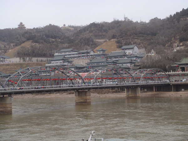 ��ɽ���׳ơ���ɽ���š������ƺ����š���������Զ�ţ�λ�ڱ���·�жΰ���ɽ�£�����Ϊ�����»ƺӵ�һ�š��� ...