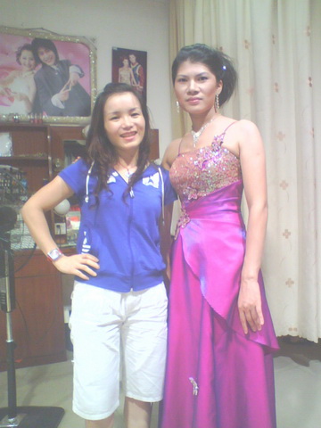 ����ǰ��Ů�����˵ĺ��ա�����վ��һ�����ǲ����ˡ�