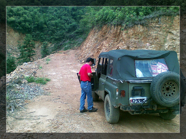 ��ɽ���ã�������һ������·�ڡ�