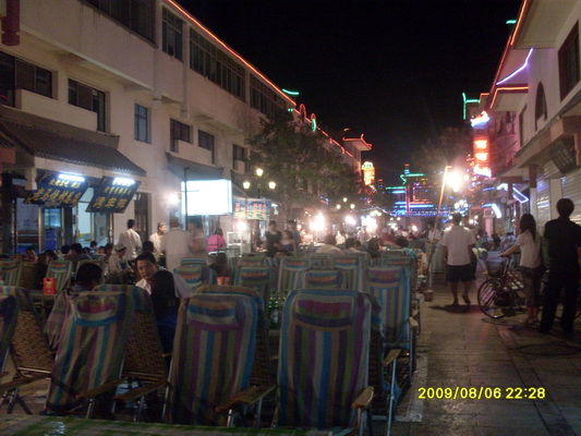 ���ֶ����ŵ�¶��ҹ��С�Խ�