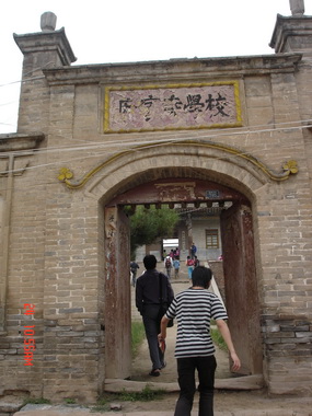 ����������߽���ѧУ����ȻҲ������߳�����һ����