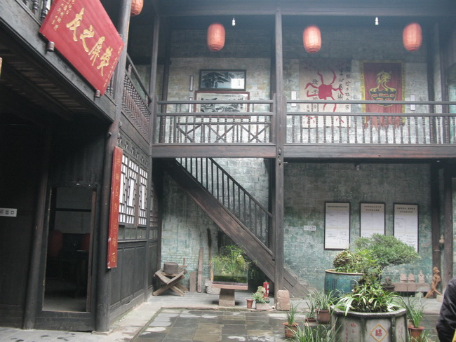 �ǲ��ڵ��Ӿ��Ǹ�����������