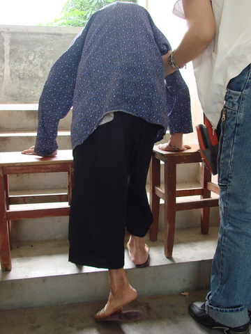 ��λ������˵ļ�ֵ�����¥�ݣ���Ϊ��Ǩ�����ɷ�Ը����¥��ס�������ˡ�