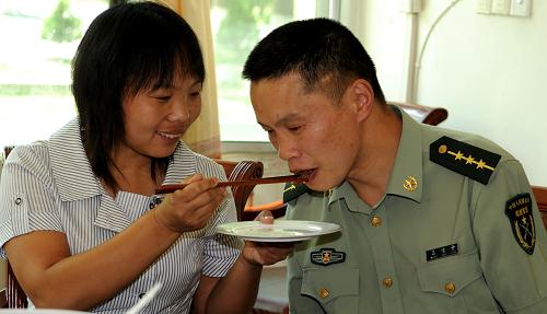 ���·Ҹ�������ιʳ��8��30���㣩���»�����߸�ɣ������