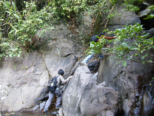 ��Խ�е�ѫ��ͷ�ɽ�϶�