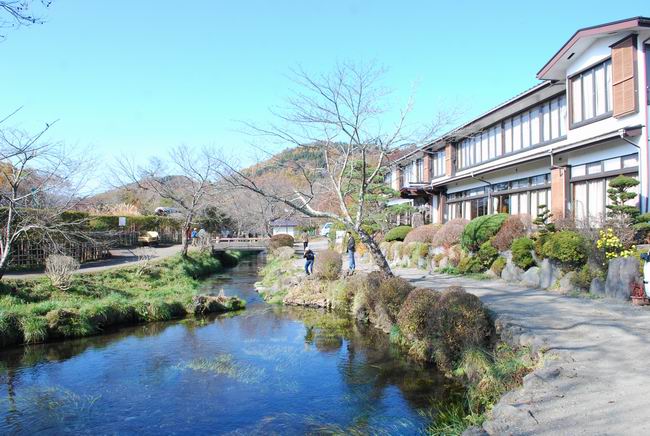 Զ����ѩɽ�����Ǹ�ʿɽ��