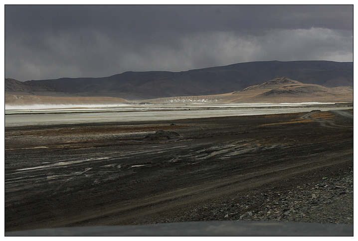 ݲ룬ˮӦöΣ汻֪ˮȾɺɫ